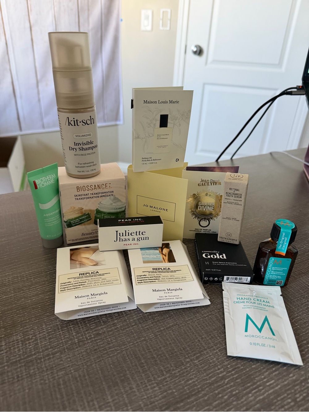 Luxury Beauty Sample Bundle - Biossance, Maison Margiela, Moroccanoil,...